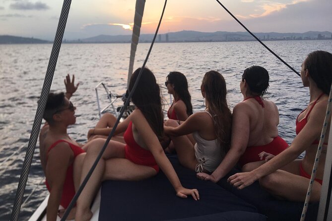 Sunset Cruise With Open Bar of Cava - Group Size and Pricing Structure