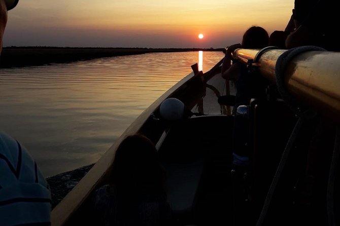 Sunset Traditional Boat Tour With Prosecco - Inclusions and Refreshments