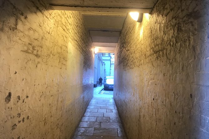 The Ghosts of the Secret Alleyways of Old London Town - Mysterious Alleyways Revealed