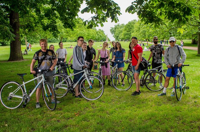 The London Landmarks. Morning Tour - Bike and Helmet Rental