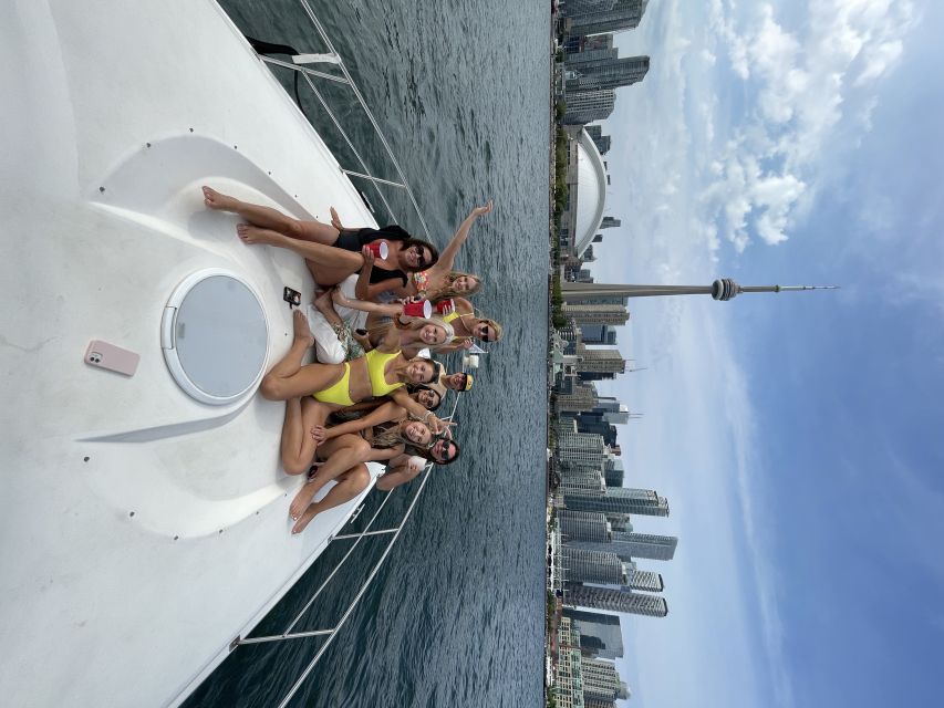 Toronto: Private Luxury Yacht Sightseeing Cruise & Prosecco - Highlights of the Cruise