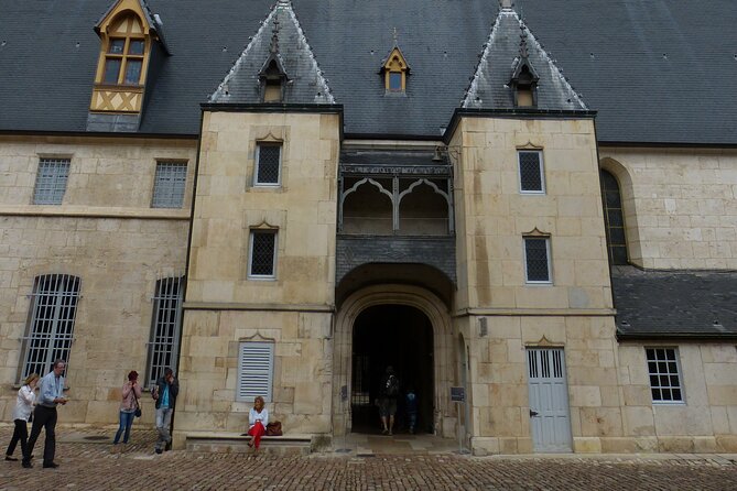 Touristic Highlights of Beaune on a Half Day (4 Hours) Private Tour With a Local - Local Artisans Encounter