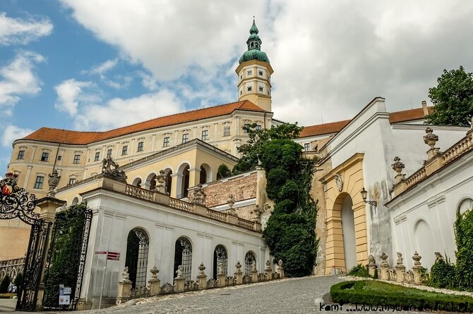 Transfer From Prague to Vienna With Optional Stopover in Mikulov - Transfer Route and Stops