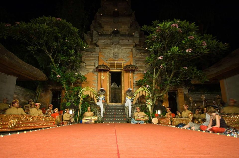 Ubud Twilight: Rice Terraces, Art, & Cultural Feast - Explore Ubuds Traditional Art Market