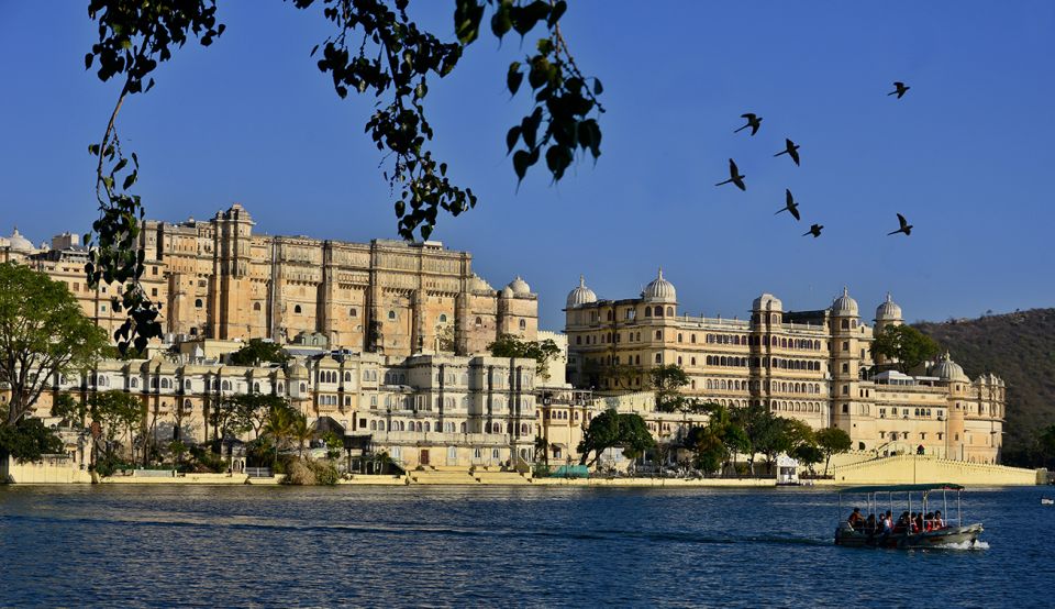 Udaipur: Guided Ghat Tour and Boat Ride - Experience Highlights