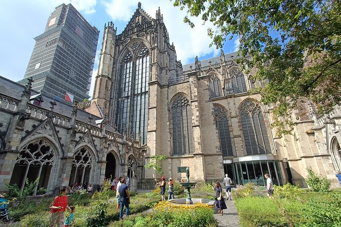 Utrecht Guided Highlights Walking Tour - Group Picture Opportunity