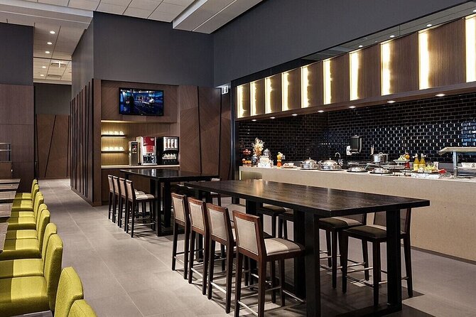 Vancouver International Airport Plaza Premium Lounge - Experience Duration and Menus