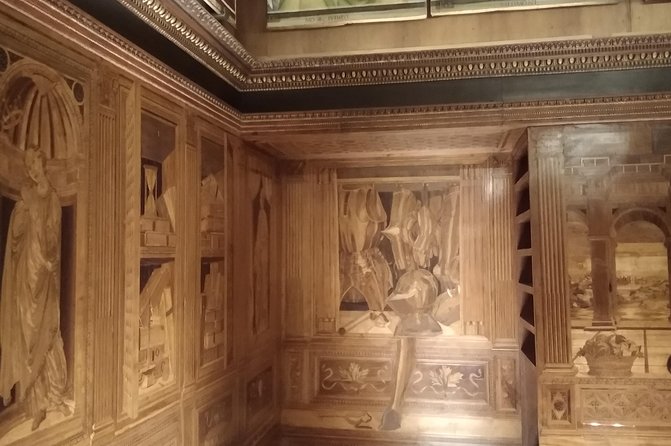Visit of the Ducal Palace of Urbino - Art Collections and Exhibits