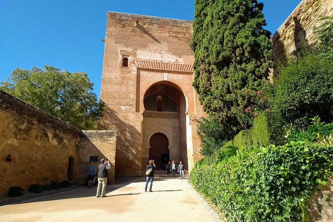 Visit the Alhambra and the Generalife. Private Tour - Private Guide Services