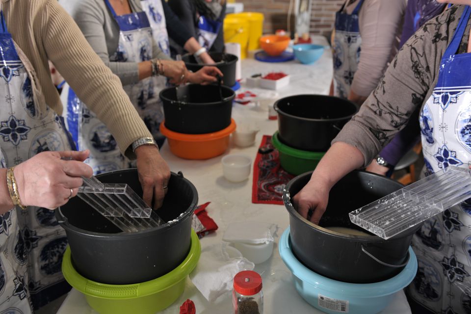 Volendam: 2.5-Hour Cheesemaking Workshop & Clog Making Tour - Language Options and Instructor Guidance