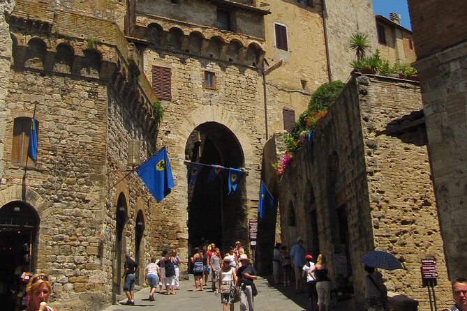 Volterra and San Gimignano: a Taste of Medieval Tuscany! - Exploring Tuscanys Medieval Architecture