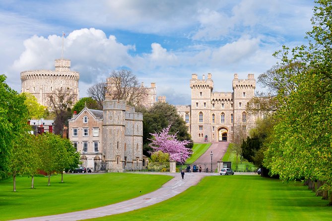 Windsor Castle, Stonehenge and Oxford Day Tour From London - Logistics and Booking Information