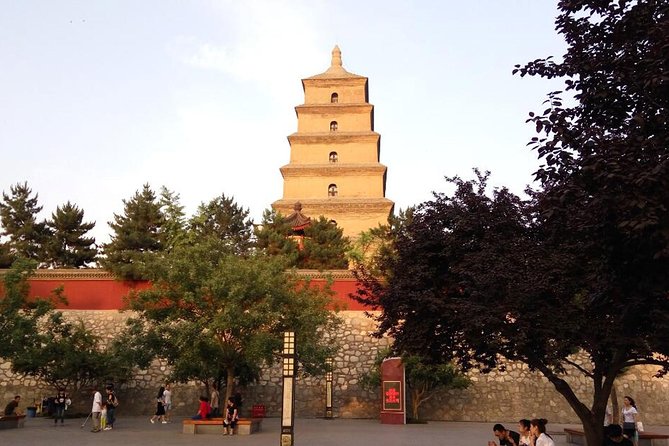 Xian Layover: City Wall and Big Wild Goose Pagoda With Airport Transfer - Big Wild Goose Pagoda Visit