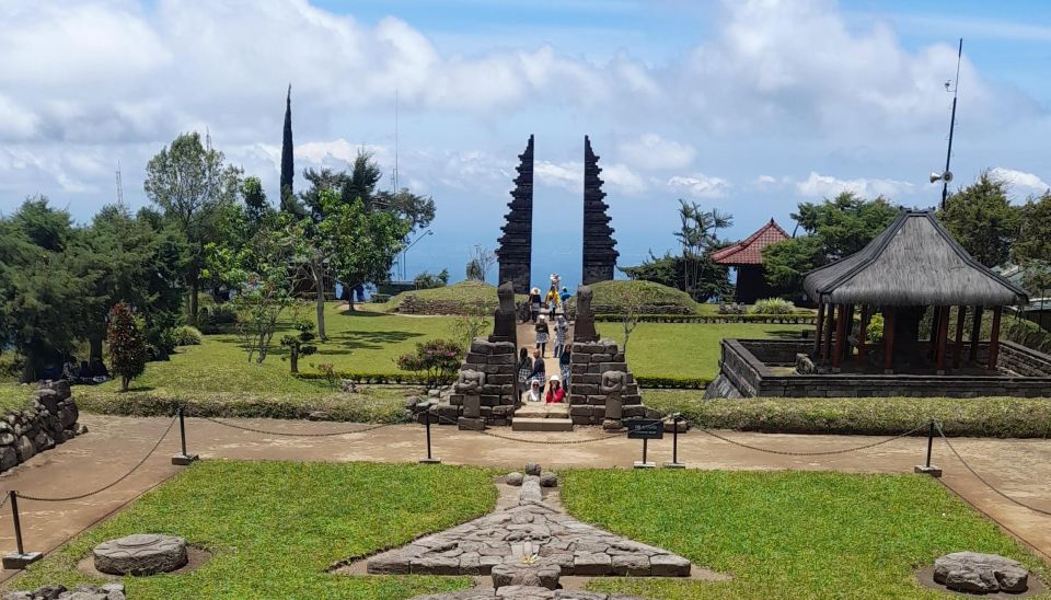 Yogyakarta: Candi Cetho, Sukuh, and Solo City Tour - Candi Cetho Temple Exploration