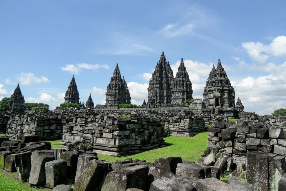 Yogyakarta: Palace, Water Castle & UNESCO Temple Guided Tour - Language & Group Size