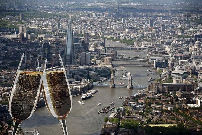 35 Minute London Sightseeing Flight for 2 With Champagne - Key Points