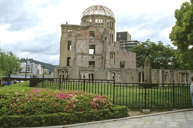1-Day Private Sightseeing Tour in Hiroshima and Miyajima Island - Guide Experience
