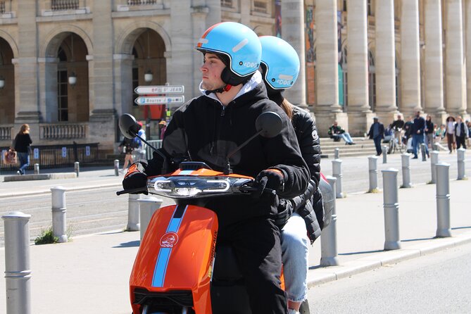 2h Medieval Bordeaux History by Electric 50cc Motorbike - Discovering Medieval Architecture in Bordeaux