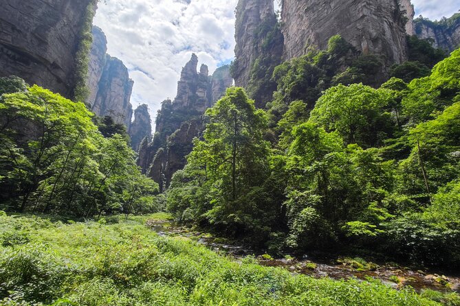 3-Day Zhangjiajie Full-Eye Panoramic Tour - Meeting and Pickup