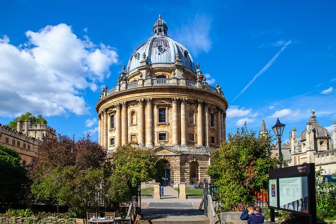 3-Hour Private Tour of Oxford With University Alumni Guide - Meeting Point and Logistics