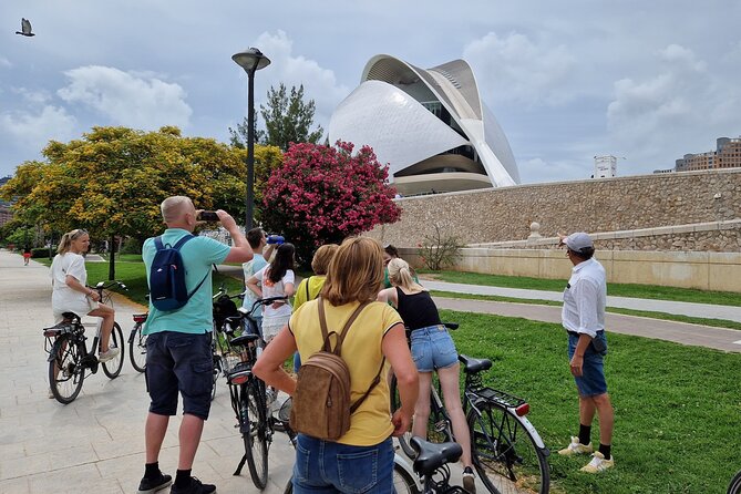 3 Hours Valencia City Bike Tour With a Tasty Surprise - Duration and Group Size