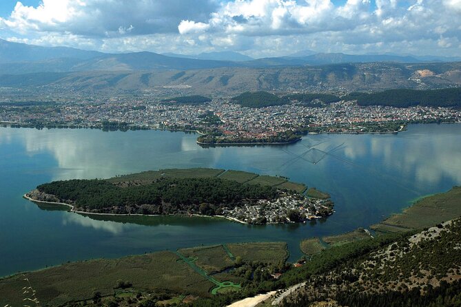 4-Days: Meteora, Delphi, Ioannina Lake City & Best of Greek Villages Experience - Exploring Ioannina Lake City