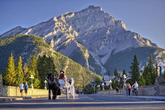 5-Day Rocky Mountaineer Train From Vancouver to Rockies Tour - Dining Experience