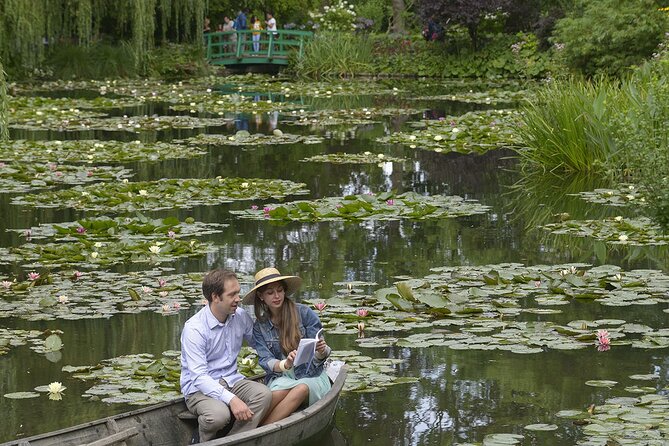 8 - Hour Full Day Tour in Giverny and Paris - Louvre Museum Exploration