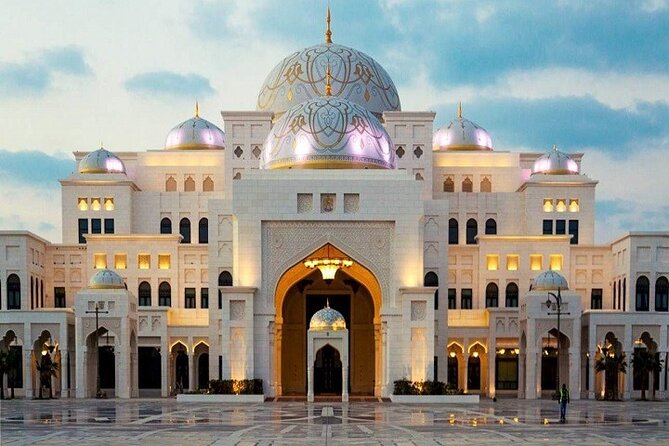Abu Dhabi Tour From Dubai With Gold Coffee at Emirates Palace - Market Browsing
