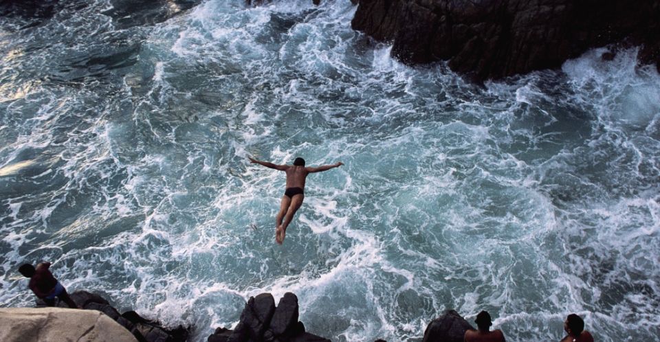 *Acapulco High Cliff Divers With 2 Drinks by Night - Show Highlights