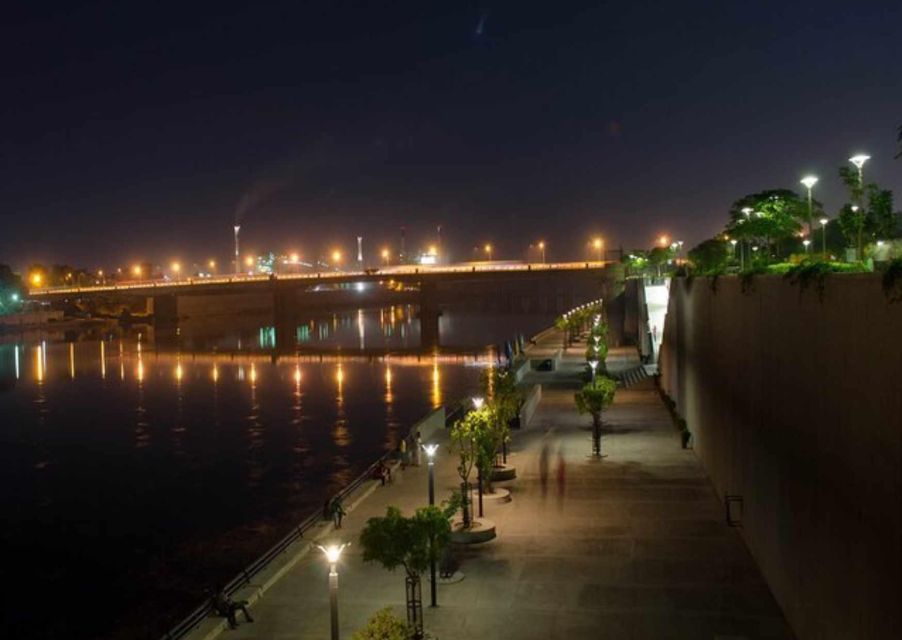 Ahmedabad Night Walk (2 Hours Guided Walking Tour) - Full Description