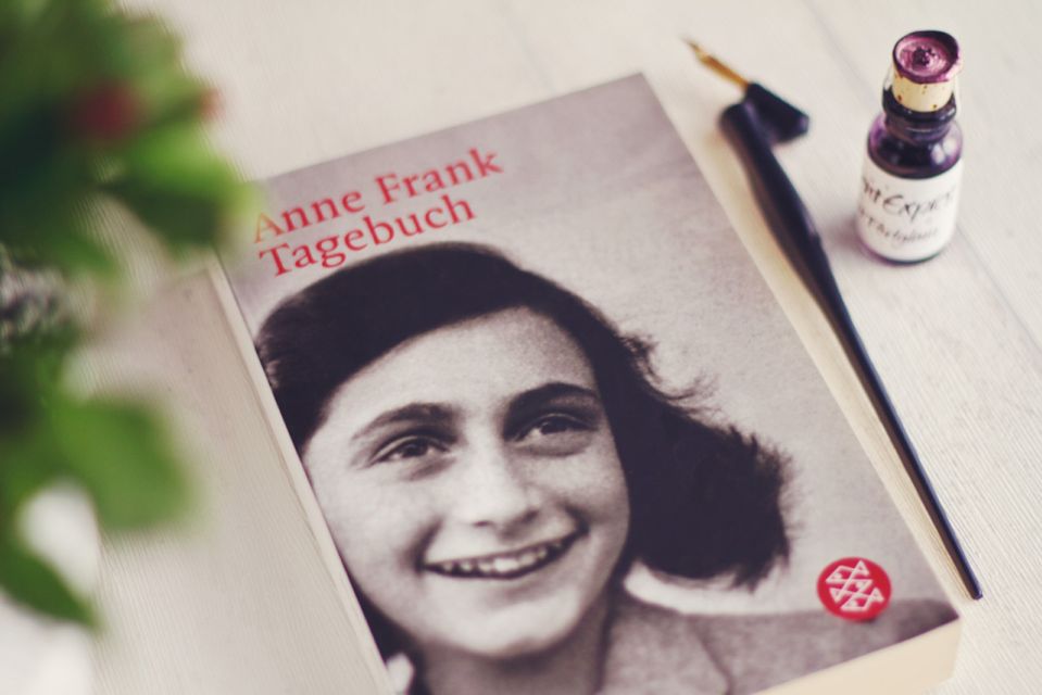 Amsterdam: Anne Frank Walking Tour in German or English - Detailed Itinerary