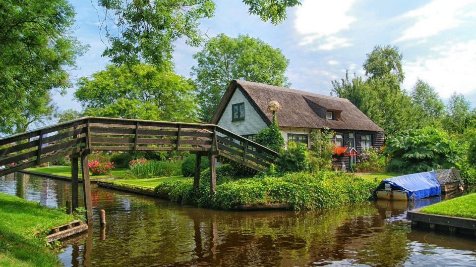 Amsterdam: Giethoorn Tour With Canal Cruise and Windmills - Availability and Language Support