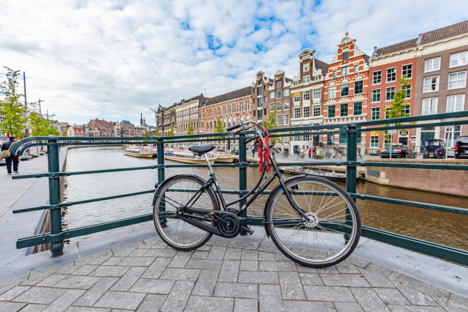 Amsterdam: Insta-Perfect Walk With a Local - Tour Details