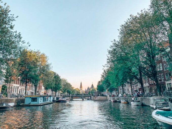 Amsterdam: Romantic Private Canal Tour and Prosecco & Snacks - Customer Reviews