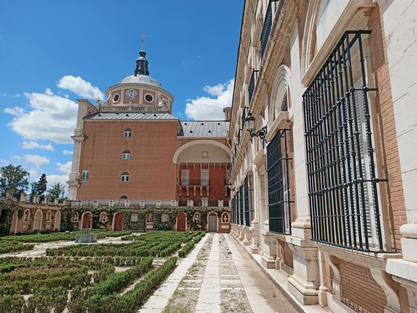 Aranjuez: Royal Palace Guided Tour - Participant Information