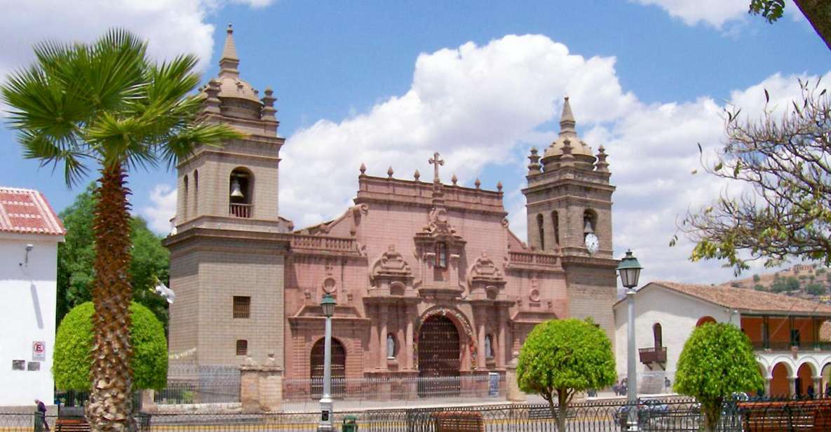 Ayacucho: Colonial Temples Altarpieces and Architecture - Exquisite Altarpieces of Ayacucho