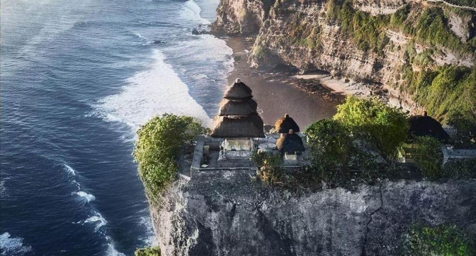 Bali : Tanah Lot Temple, Padang-padang Beach, Kecak Dance - Uluwatu Temple Architecture Exploration