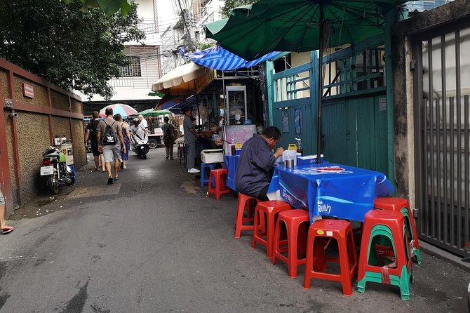 Bangkok Walking Tour (Talking Walking Eating) - Guides Live Commentary