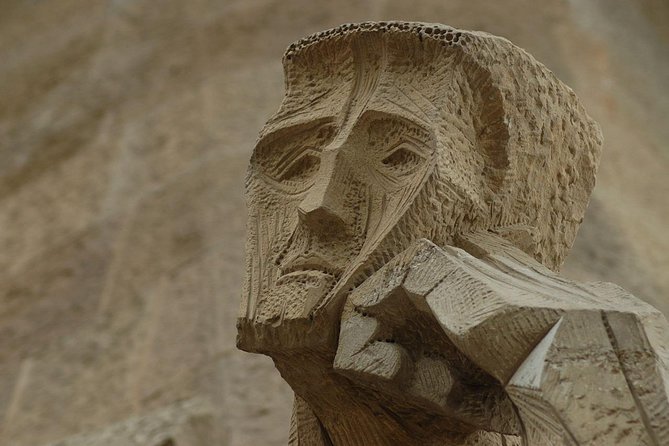 Barcelona: Private Evening Tour of Sagrada Familia With Expert Guide - Inclusions in the Tour Package