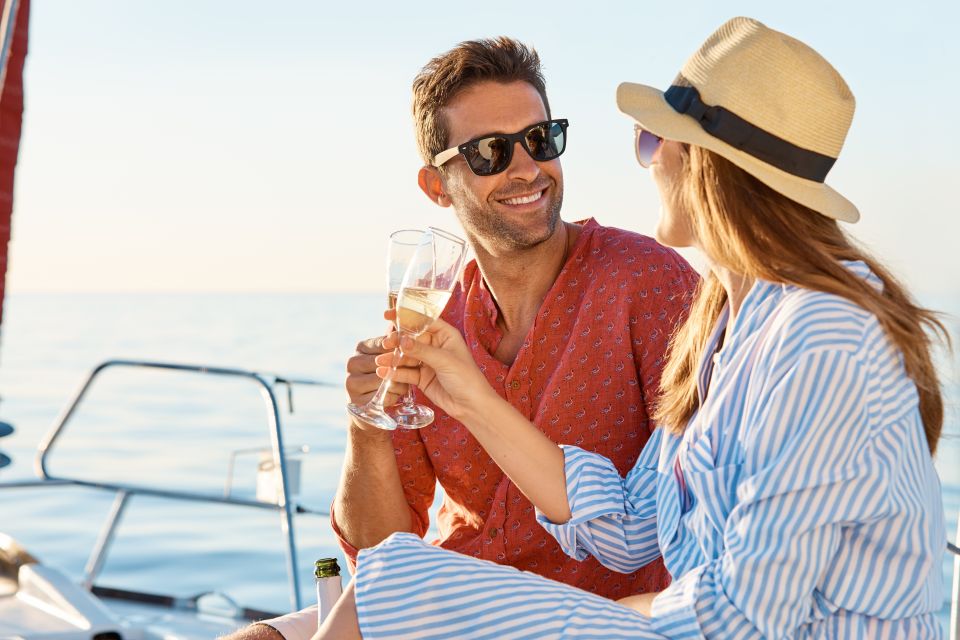Barcelona: Romantic Private Sailing Tour - Sunset Sail and Romantic Experience