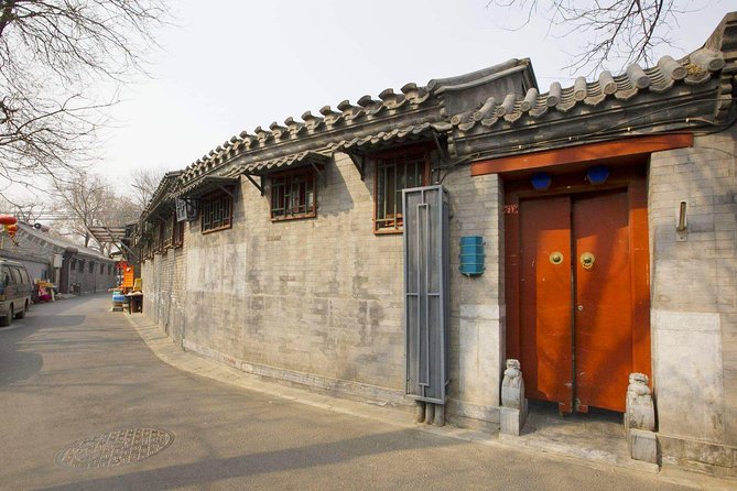 Beijing Private Night Tour: Drum Tower, Houhai, Hutong & Acrobatic Show Snacks - Hutong Exploration Experience