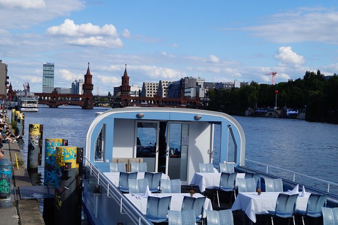 Berlin 4-Course Sunset Dinner Cruise Including Drinks - Scenic Views