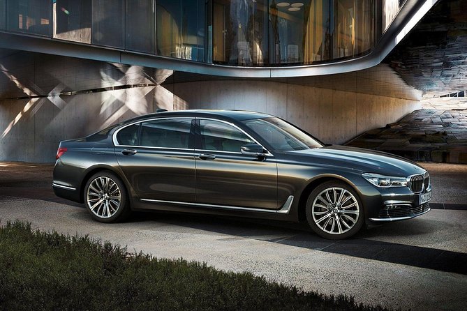 BMW Car Melbourne Airport To CBD - Experienced Chauffeurs and Drivers