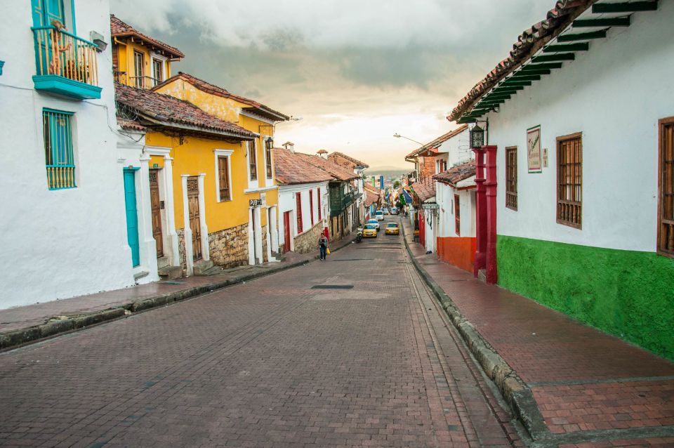 Bogotá: Grand City Tour With Monserrate, Usaquén and Lunch - Exploring Usaquéns Architecture