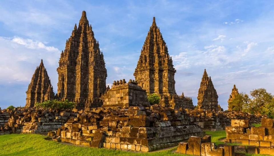 Borobudur Sunrise and Prambanan Tour From Yogyakarta - Sunrise Experience at Setumbu Hill