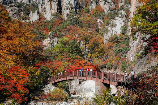 Breathtaking Autumn at Seoraksan National Park - Top Hiking Trails for Fall