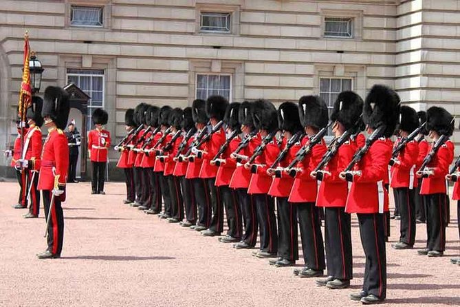 British Royalty Walking Tour Including the Changing of the Guard! - Assistance and Information