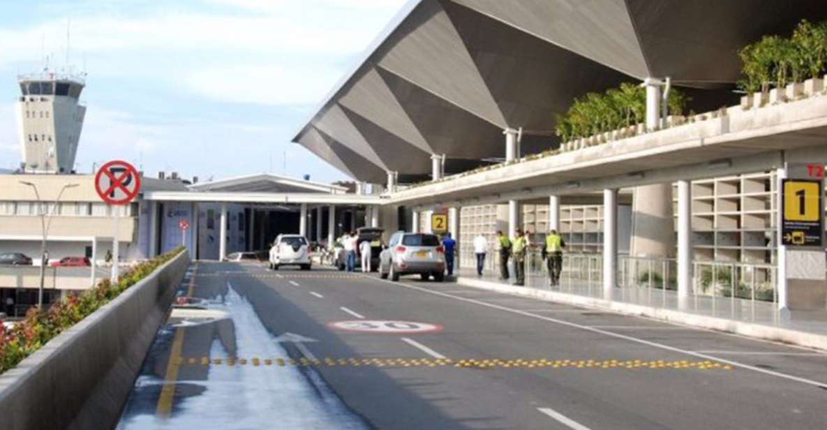 Cali: Alfonso Bonilla Aragón Airpot One Way Transfer - Quality of Service and Safety