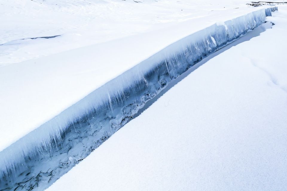 Canadian Rockies: Abraham Lake Ice Bubbles Helicopter Tour - Experience Highlights